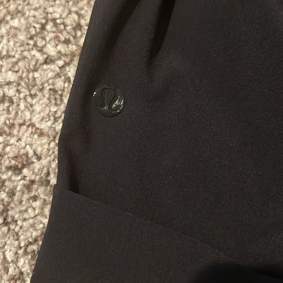 Lululemon Like New, Never Worn Flowy Everyday Ribbon Toe Shorts - Picture 8 of 9